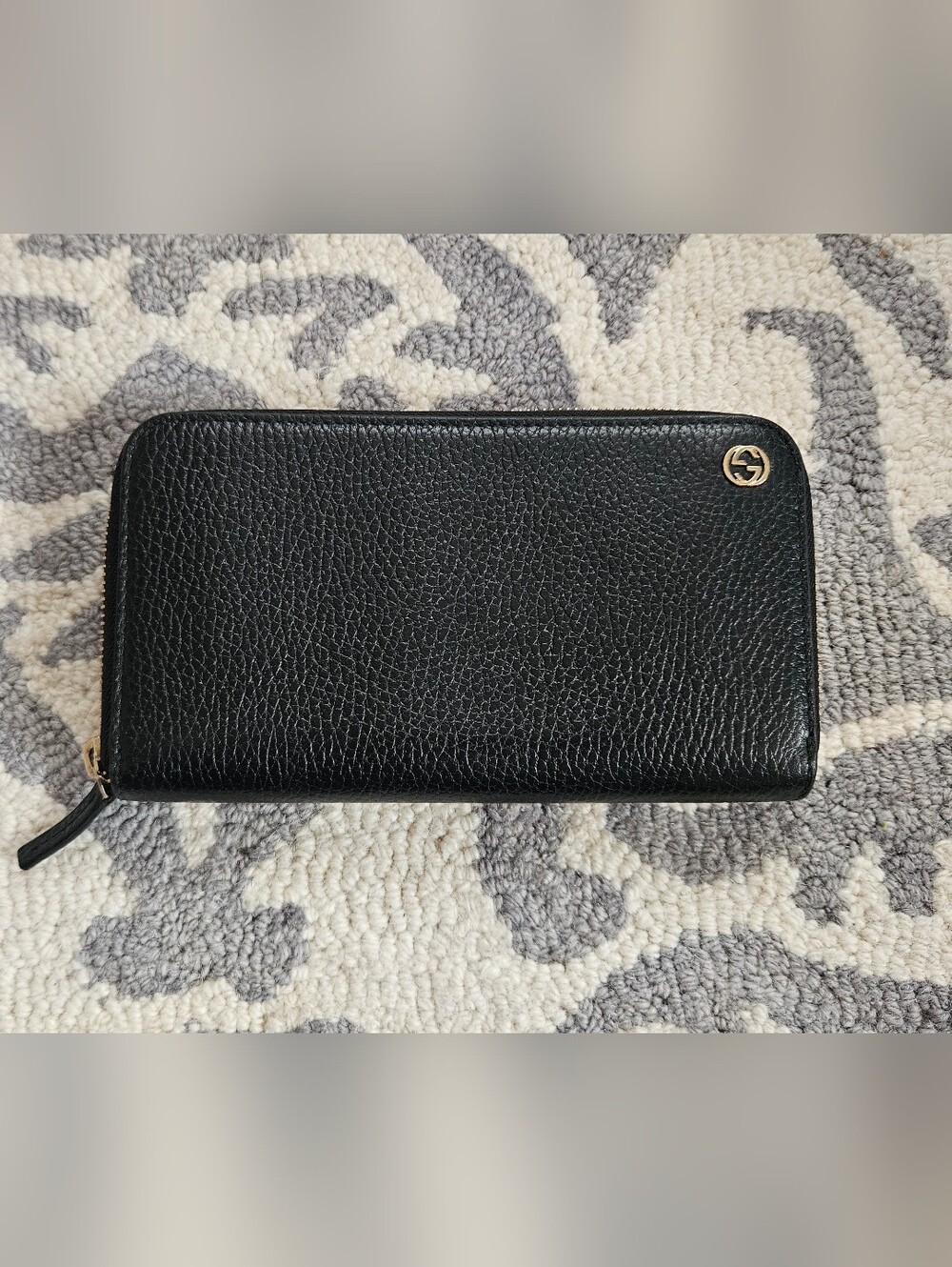 EUC Gucci Black Grained Leather Zip-Around Long Wallet
